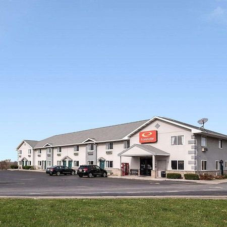 קאנאנדאיגואה Econo Lodge Inn & Suites מראה חיצוני תמונה