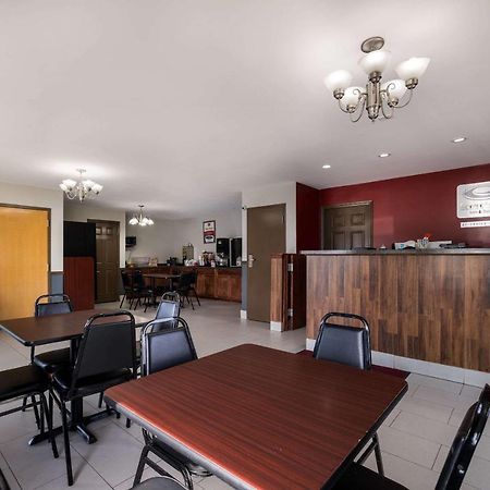 קאנאנדאיגואה Econo Lodge Inn & Suites מראה חיצוני תמונה