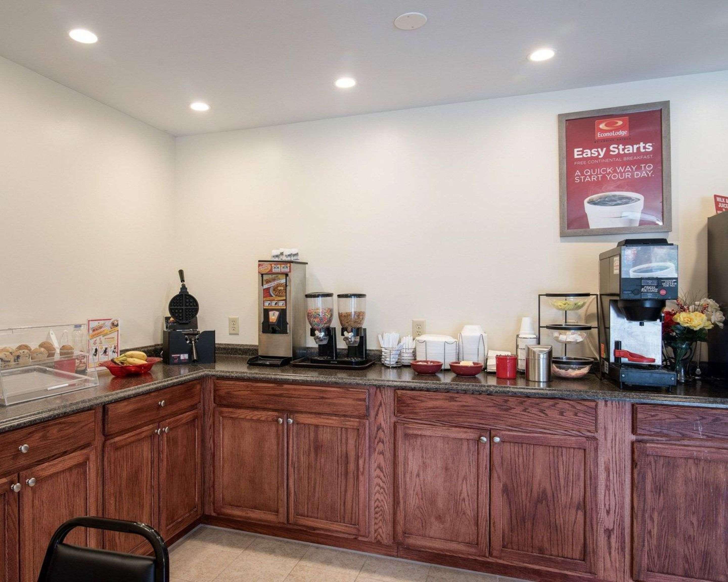 קאנאנדאיגואה Econo Lodge Inn & Suites מראה חיצוני תמונה