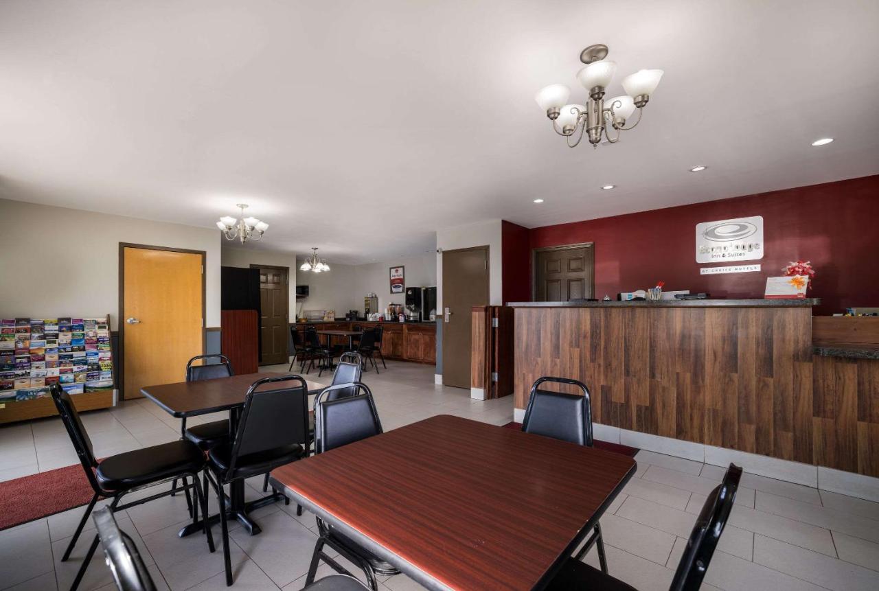 קאנאנדאיגואה Econo Lodge Inn & Suites מראה חיצוני תמונה