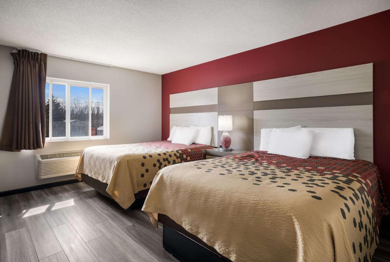 קאנאנדאיגואה Econo Lodge Inn & Suites מראה חיצוני תמונה