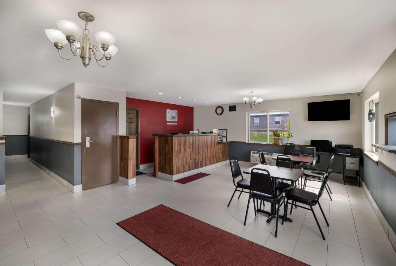 קאנאנדאיגואה Econo Lodge Inn & Suites מראה חיצוני תמונה