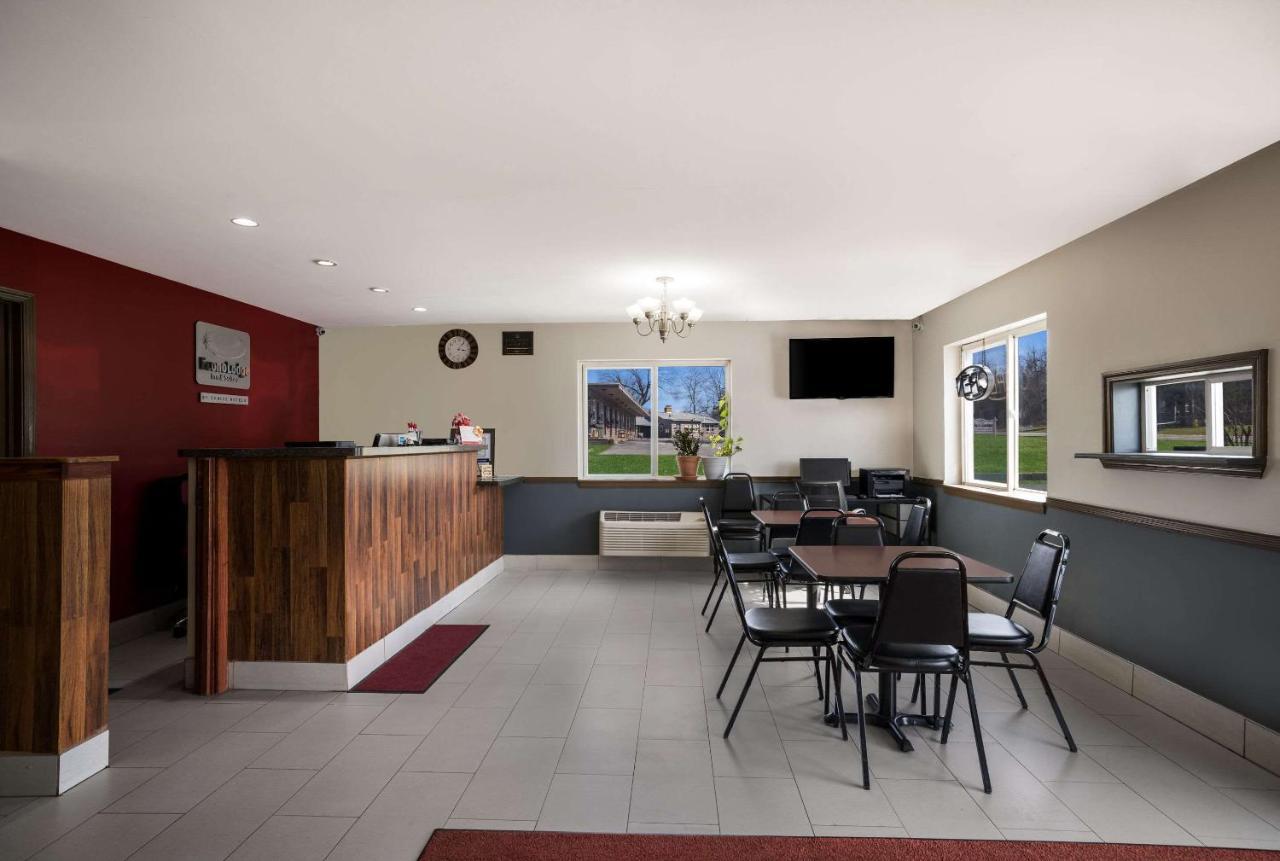 קאנאנדאיגואה Econo Lodge Inn & Suites מראה חיצוני תמונה
