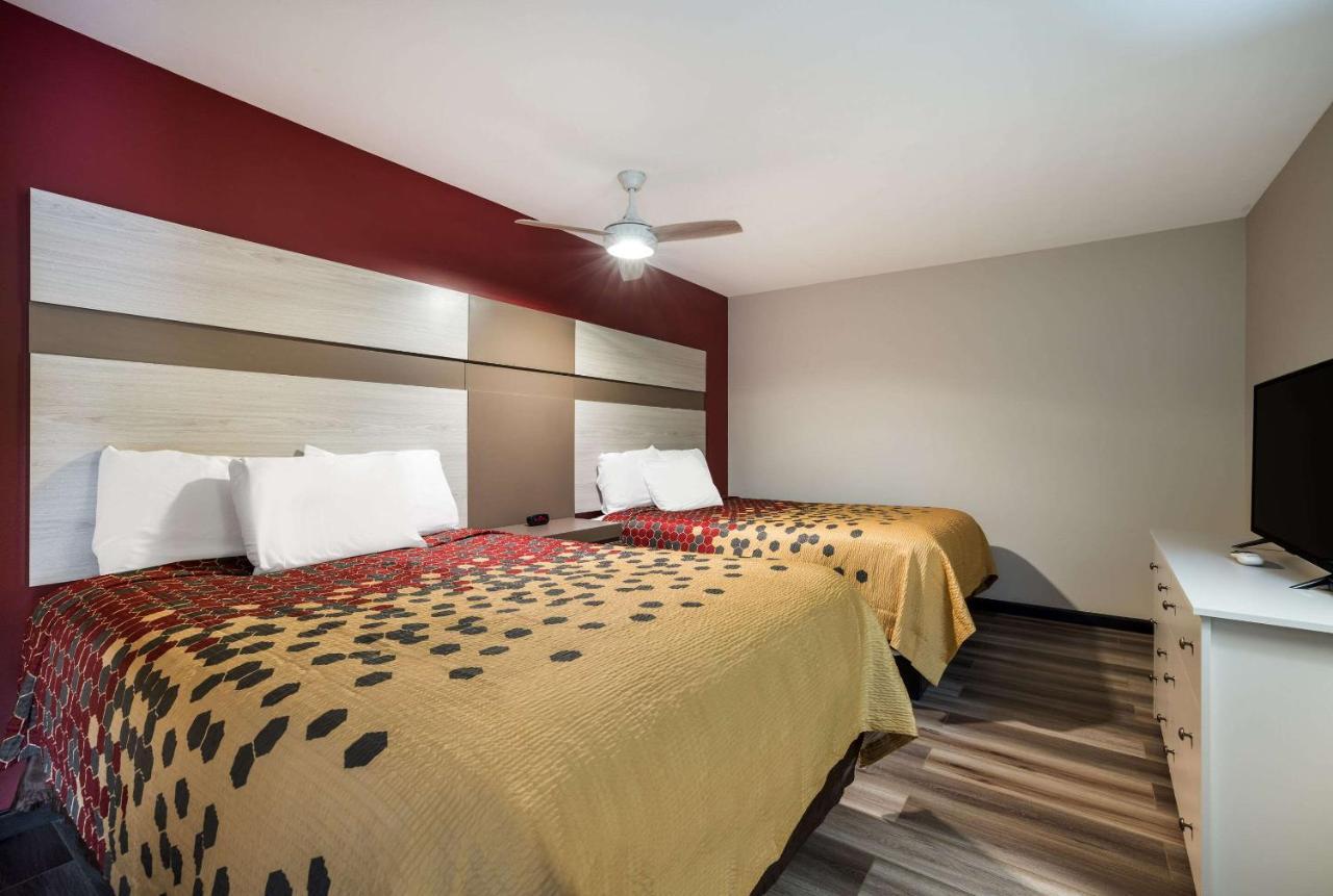 קאנאנדאיגואה Econo Lodge Inn & Suites מראה חיצוני תמונה