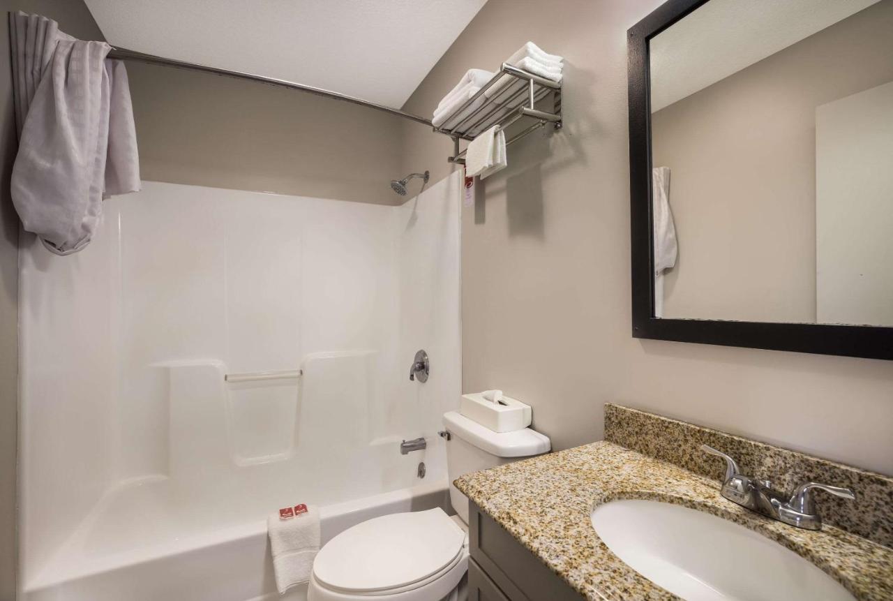 קאנאנדאיגואה Econo Lodge Inn & Suites מראה חיצוני תמונה