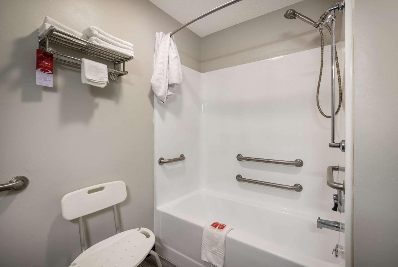 קאנאנדאיגואה Econo Lodge Inn & Suites מראה חיצוני תמונה