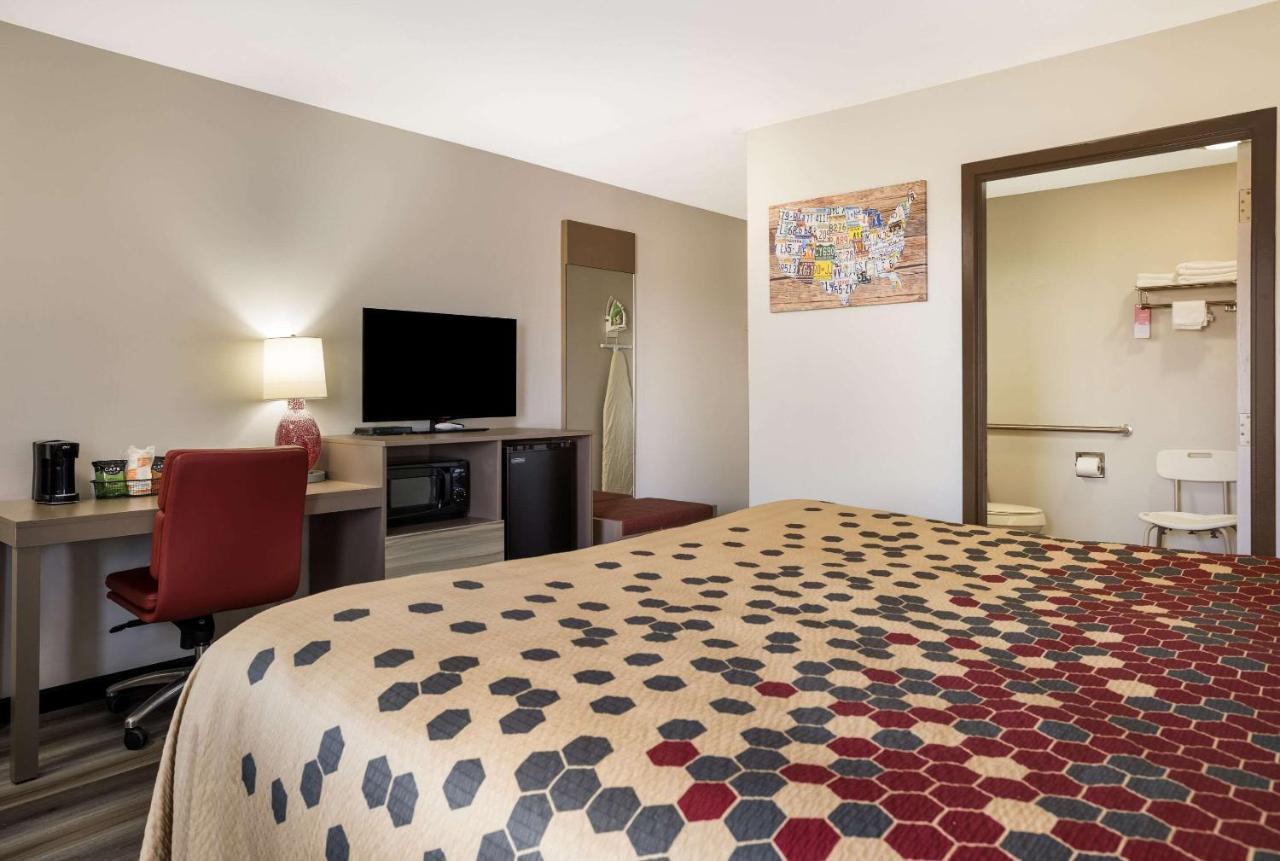קאנאנדאיגואה Econo Lodge Inn & Suites מראה חיצוני תמונה
