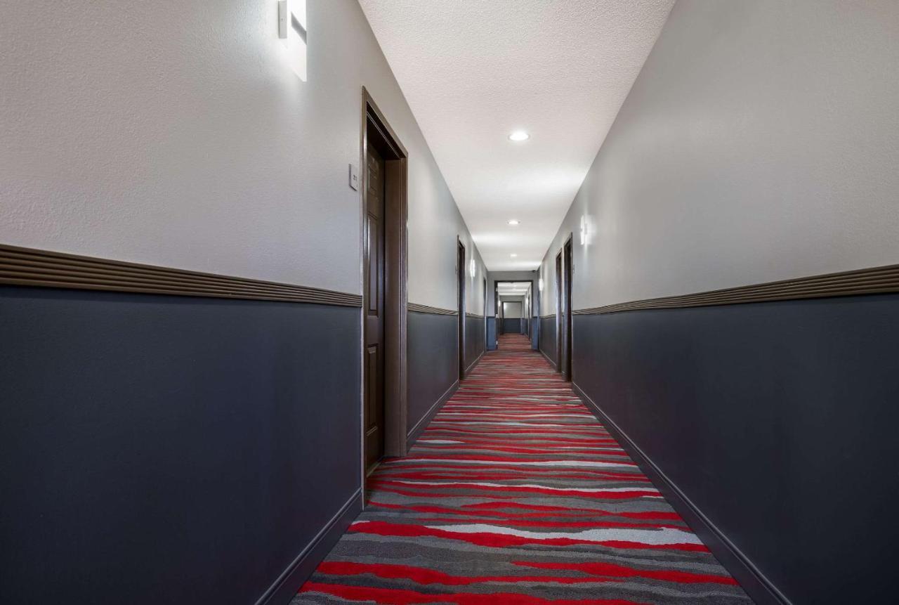 קאנאנדאיגואה Econo Lodge Inn & Suites מראה חיצוני תמונה