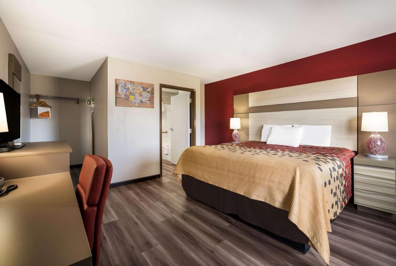 קאנאנדאיגואה Econo Lodge Inn & Suites מראה חיצוני תמונה
