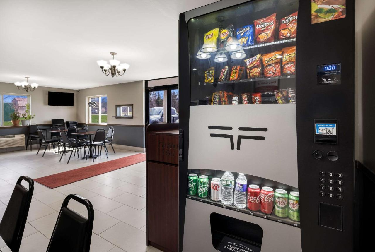 קאנאנדאיגואה Econo Lodge Inn & Suites מראה חיצוני תמונה