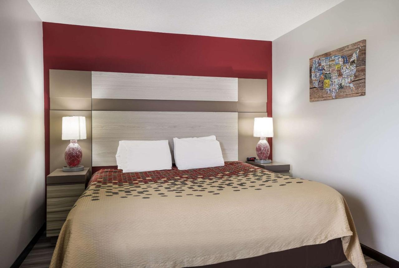 קאנאנדאיגואה Econo Lodge Inn & Suites מראה חיצוני תמונה