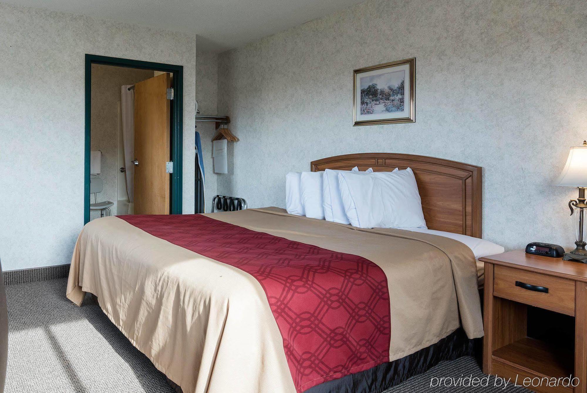 קאנאנדאיגואה Econo Lodge Inn & Suites מראה חיצוני תמונה
