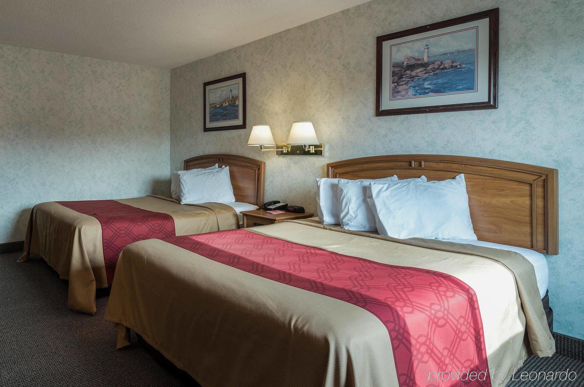 קאנאנדאיגואה Econo Lodge Inn & Suites מראה חיצוני תמונה