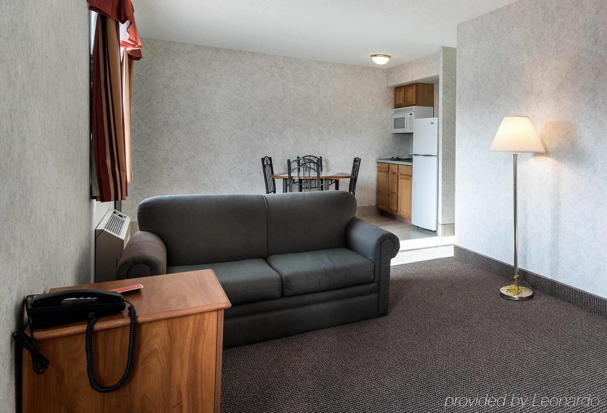 קאנאנדאיגואה Econo Lodge Inn & Suites מראה חיצוני תמונה
